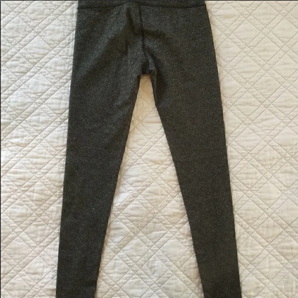 EUC Athleta Chaturanga Leggings Heartbeat Sz Xs